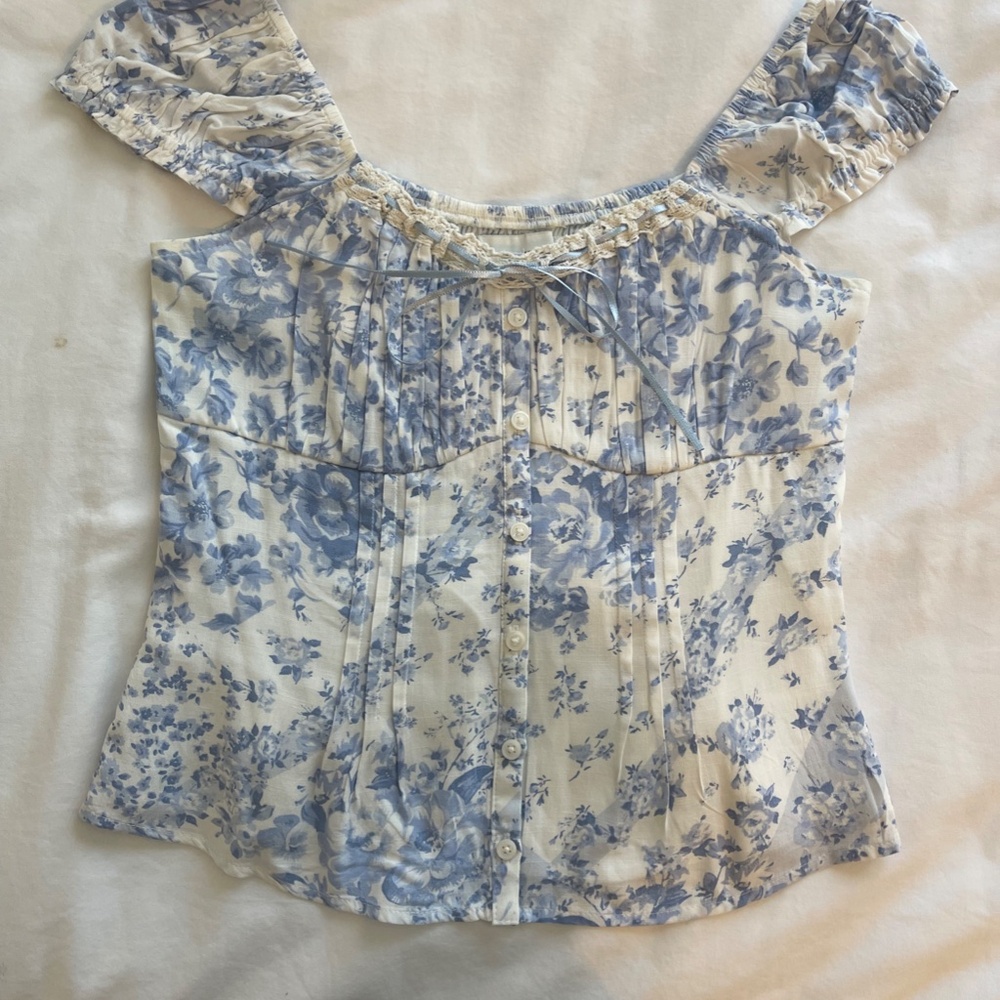 Hollister 2-pc top/skirt blue and white floral set - Women's Size S - Picture 2 of 11